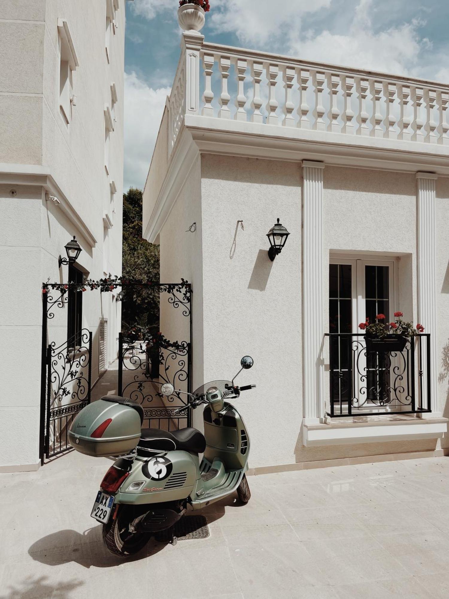 Ruby Palace Vlore Bagian luar foto